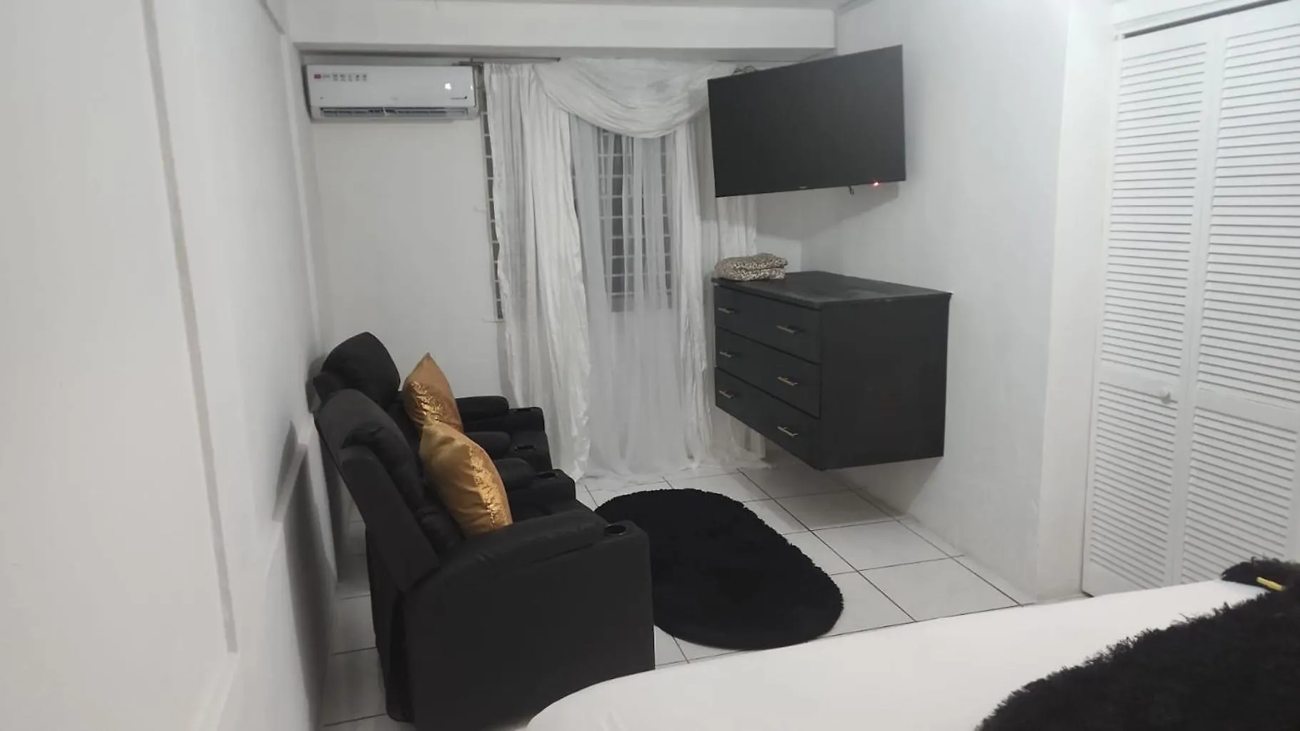 11Onessex2 In The Heart Of Kingston Jamaica Apartment